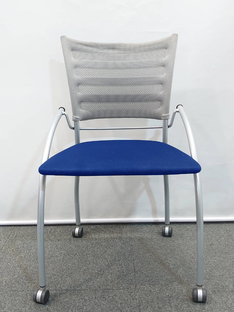 会議チェア ネスティング 平行スタック イトーキ プリエ2 4脚セット 中古 - 画像 (4)