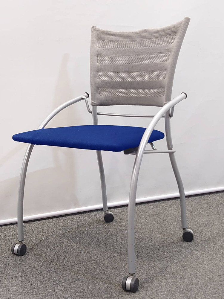 会議チェア ネスティング 平行スタック イトーキ プリエ2 4脚セット 中古 - 画像 (2)