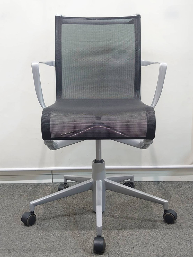 オフィスチェア メッシュ 肘付き Cassina ixc Alias ブラック 中古 - 画像 (4)