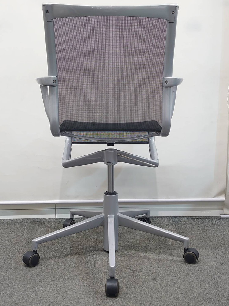 オフィスチェア メッシュ 肘付き Cassina ixc Alias ブラック 中古 - 画像 (5)