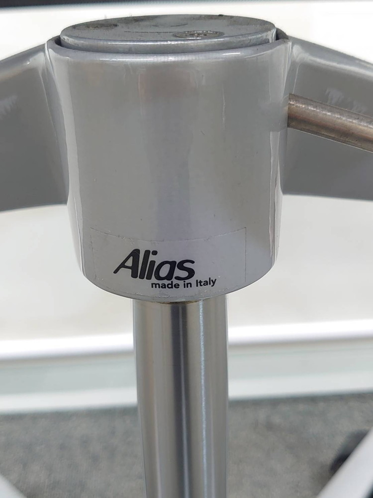 オフィスチェア メッシュ 肘付き Cassina ixc Alias ブラック 中古 - 画像 (7)