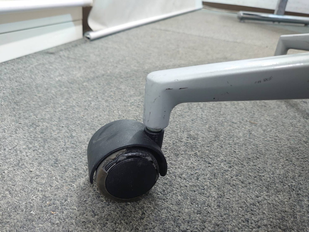 オフィスチェア メッシュ 肘付き Cassina ixc Alias ブラック 中古 - 画像 (8)