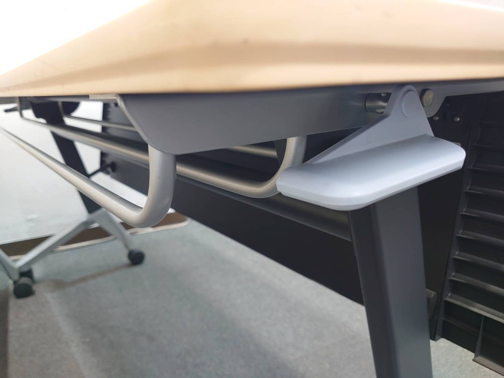 会議テーブル 折りたたみ キャスター付き 幕板付き コクヨ KTP-625 W1500 4台セット 中古 - 画像 (8)