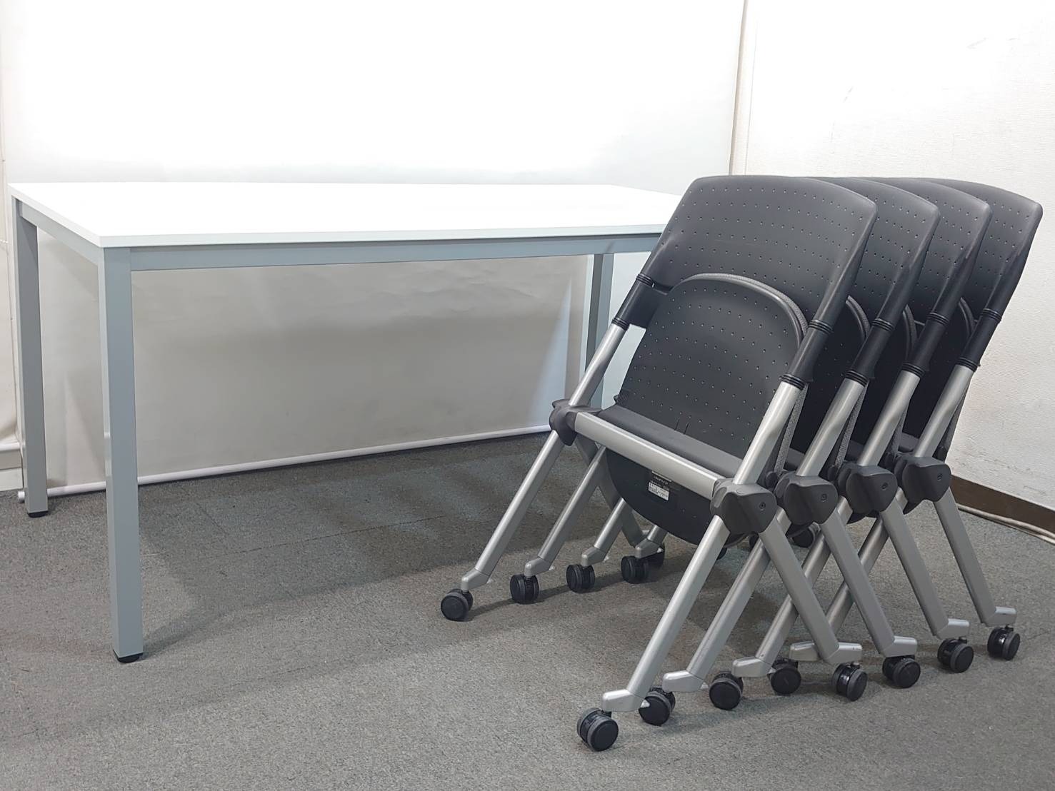 会議セット 4人用 W1500×D750 テーブル ネスティングチェア オカムラ - 画像 (10)