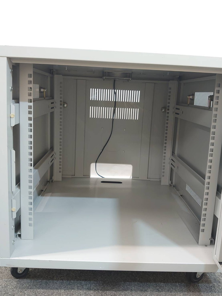 【送料無料 東京地区限定】 サーバーラック サンワサプライ 19インチ 機器収納庫 キャビネット 据置型 サーバーキャビネット システムラック 幅570mm×奥行き700mm×高さ580mm【中古オフィス家具】【中古】 - 画像 (6)