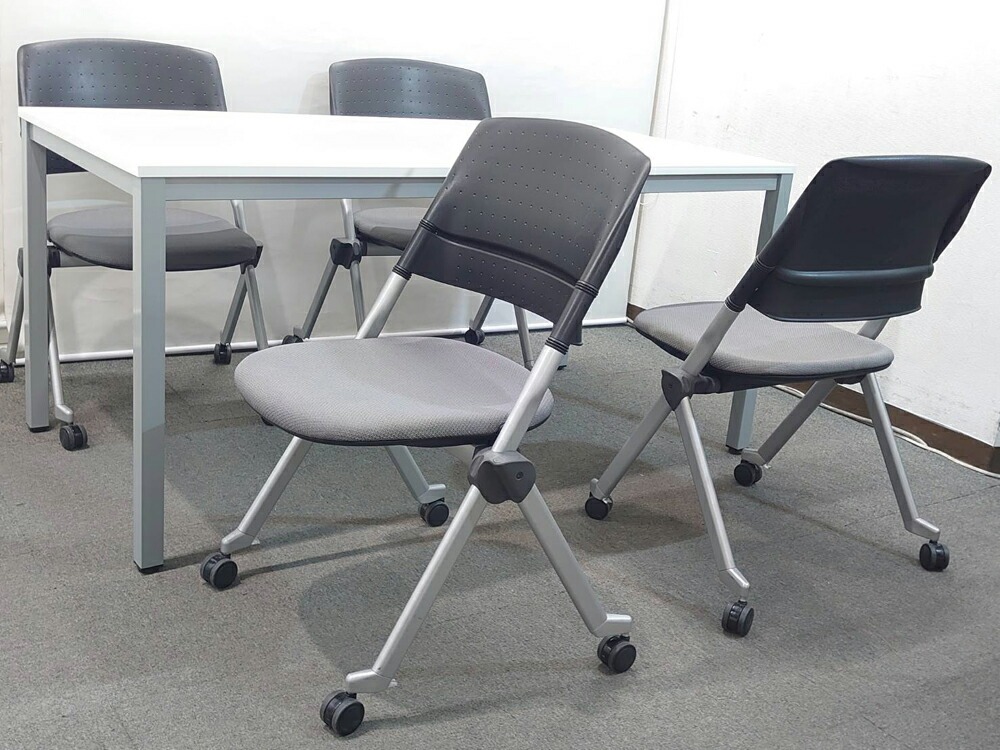 会議セット 4人用 W1500×D750 テーブル ネスティングチェア オカムラ