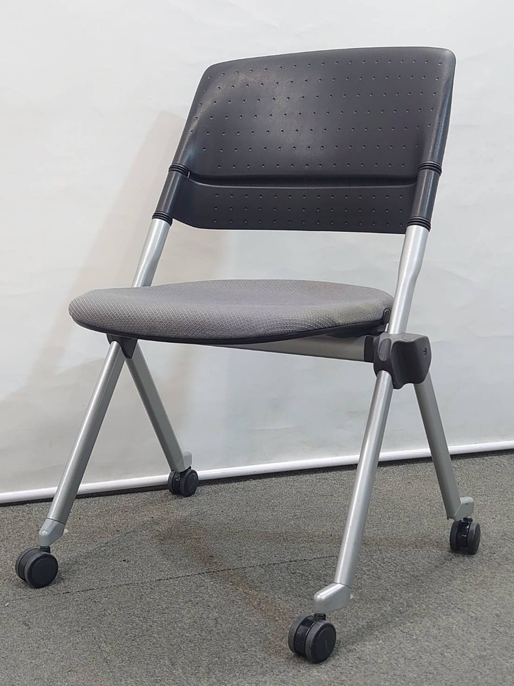 会議セット 4人用 W1500×D750 テーブル ネスティングチェア オカムラ - 画像 (5)