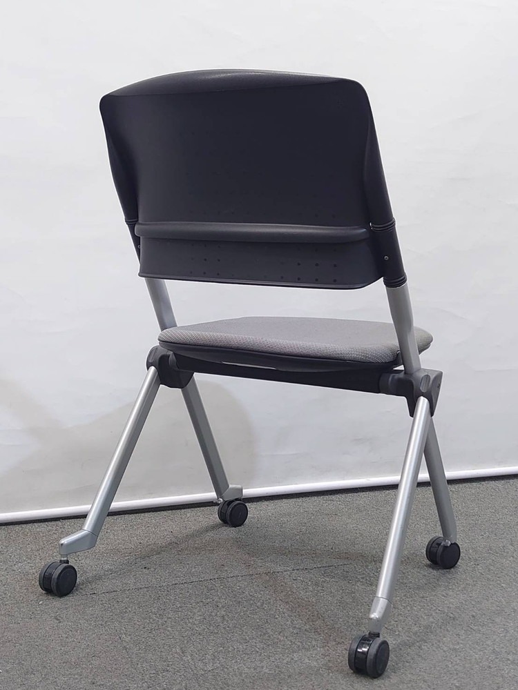 会議セット 4人用 W1500×D750 テーブル ネスティングチェア オカムラ - 画像 (6)