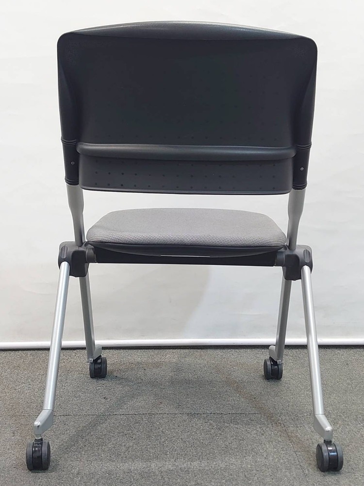 会議セット 4人用 W1500×D750 テーブル ネスティングチェア オカムラ - 画像 (8)