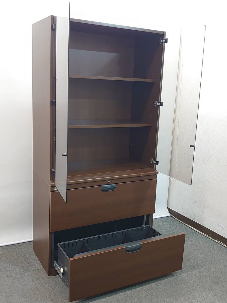 上下書庫 木製書庫 ガラス扉 役員書庫 キャビネット カギ付き オカムラ 中古 - 画像 (4)