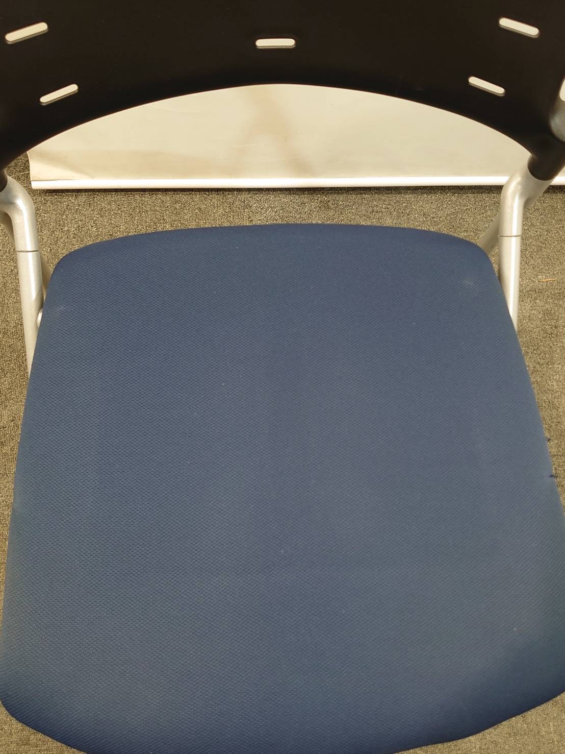 ミーティングセット テーブル3色あり 会議チェア スタッキングチェア スタックチェア キャスター付きチェア 中古 - 画像 (9)