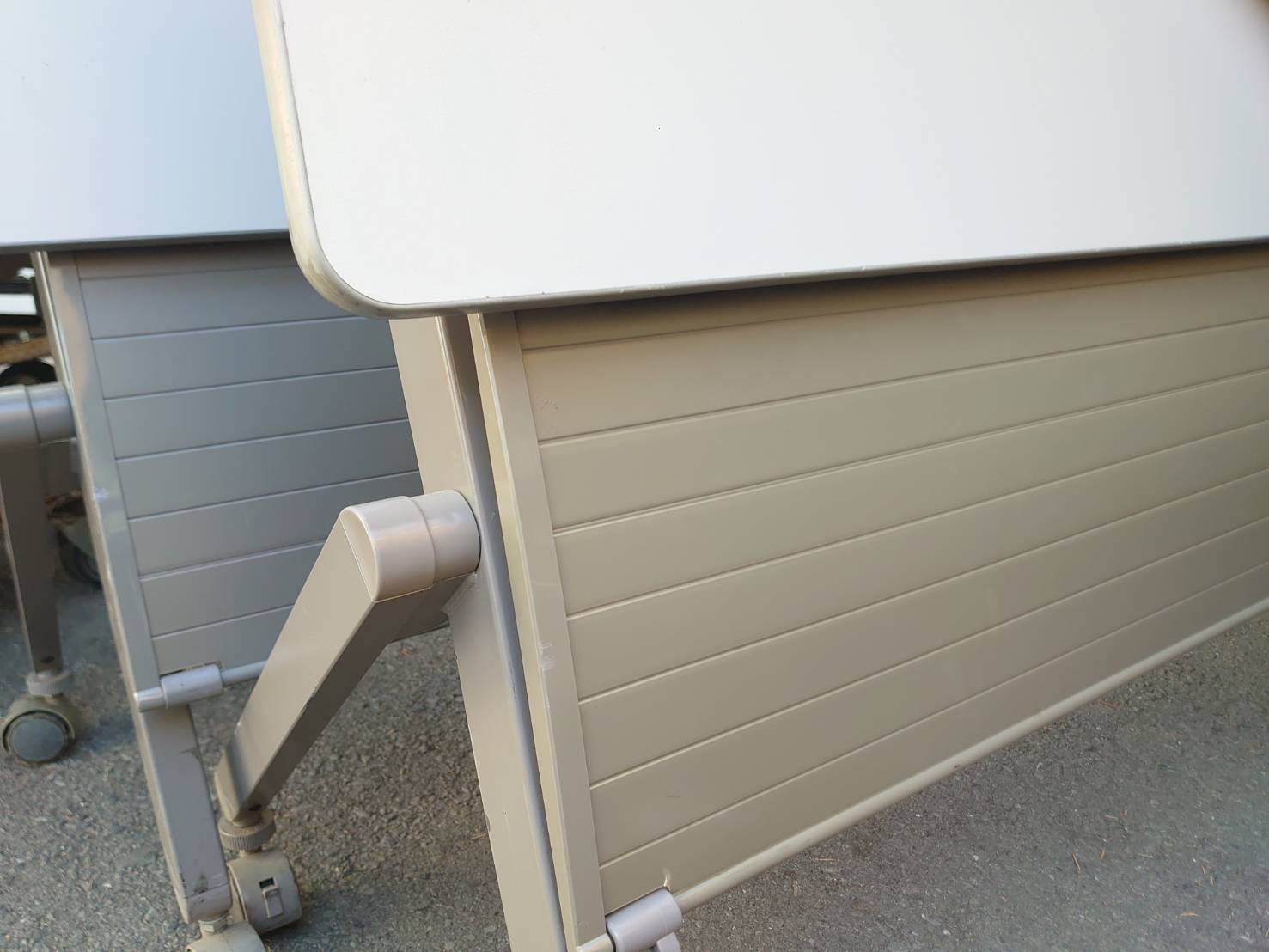 会議テーブル W1800 D450 H700 THL 折りたたみ 10台セット 中古 - 画像 (9)