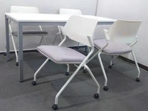 ミーティングセット テーブル３色あり 会議チェア スタッキングチェア スタックチェア キャスター付きチェア 中古
