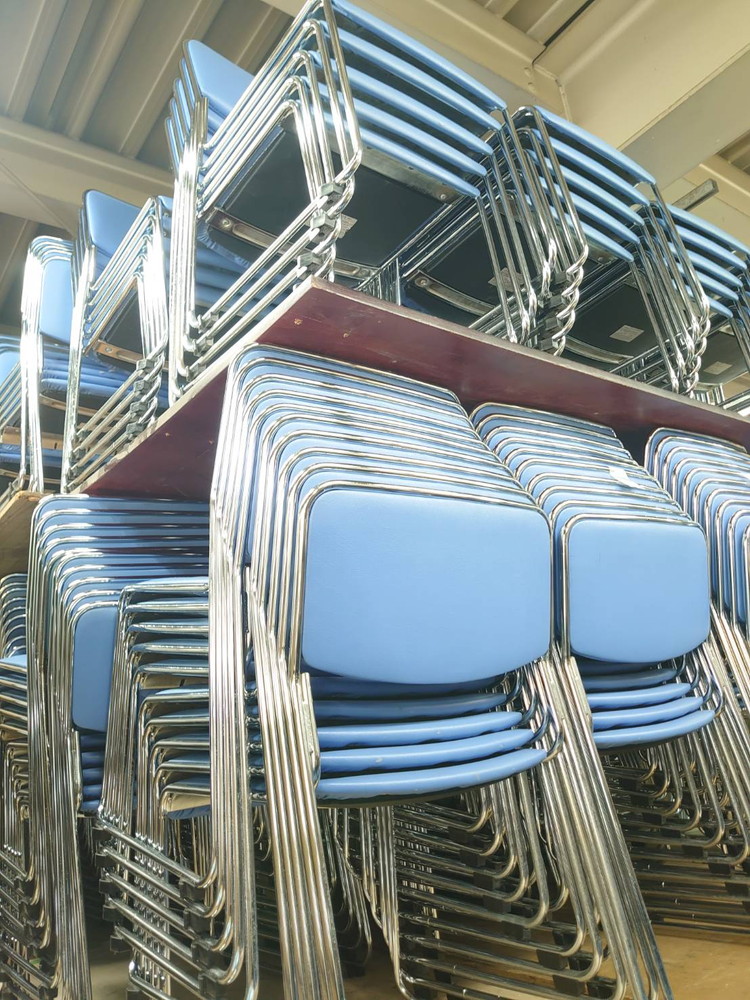 在庫400脚以上 会議チェア 100脚セット スタッキングチェア ループ脚 ライトブルー 中古 - 画像 (11)