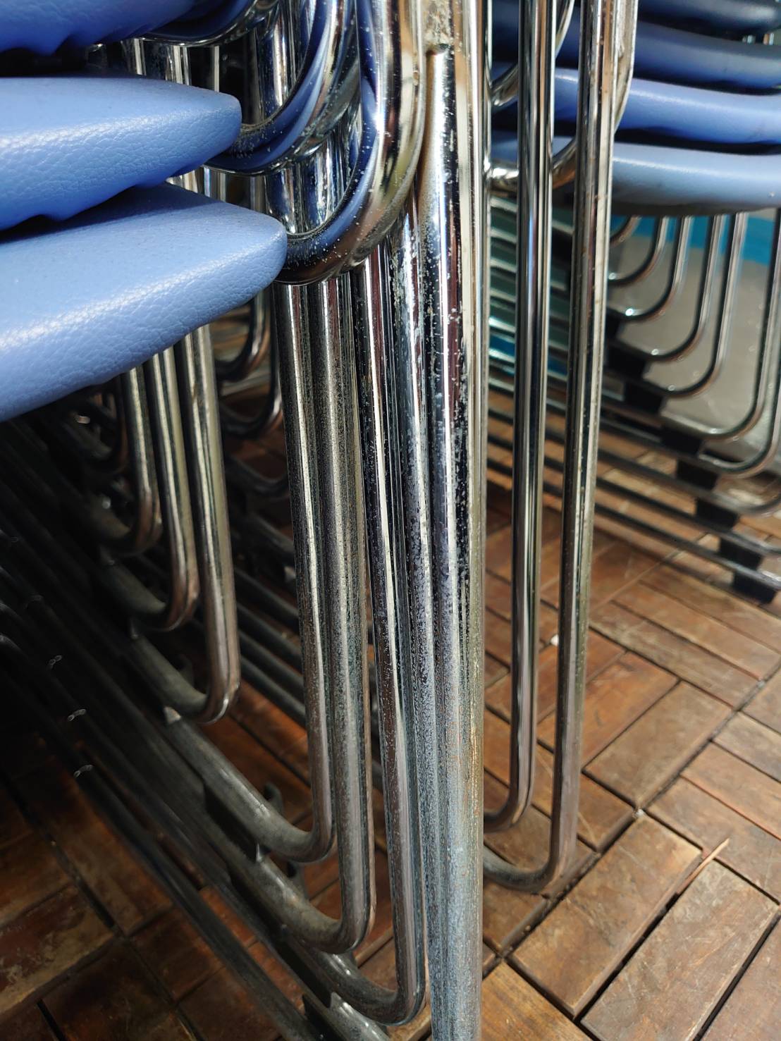 在庫400脚以上 会議チェア 100脚セット スタッキングチェア ループ脚 ライトブルー 中古 - 画像 (10)