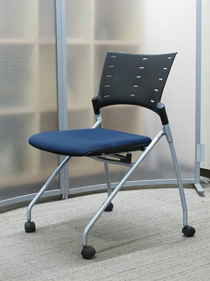 ミーティングセット テーブル3色あり 会議チェア スタッキングチェア スタックチェア キャスター付きチェア 中古 - 画像 (7)