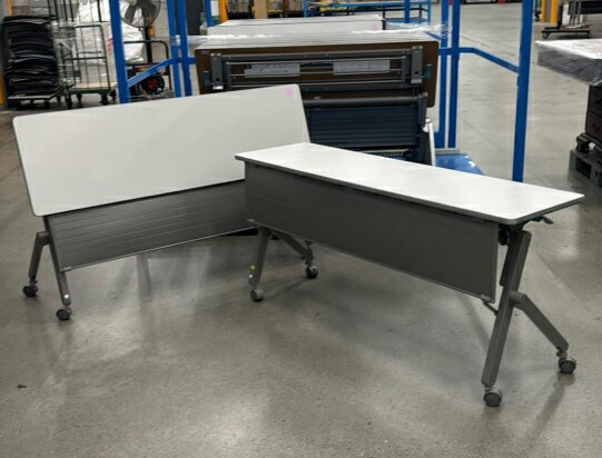会議テーブル W1800 D450 H700 THL 折りたたみ 10台セット 中古 - 画像 (4)