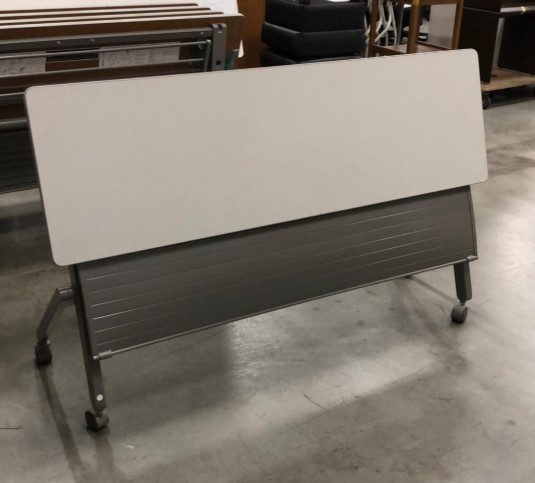 会議テーブル W1800 D450 H700 THL 折りたたみ 10台セット 中古 - 画像 (6)
