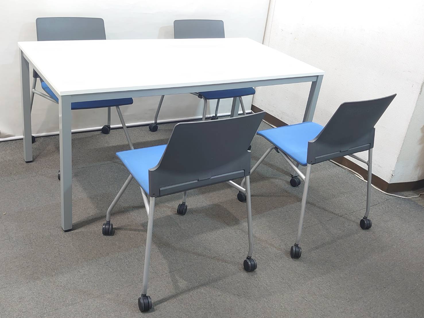 ミーティングセット 4人用 会議セット テーブル3色あり W1500 D750 会議チェア スタッキングチェア 中古 - 画像 (3)