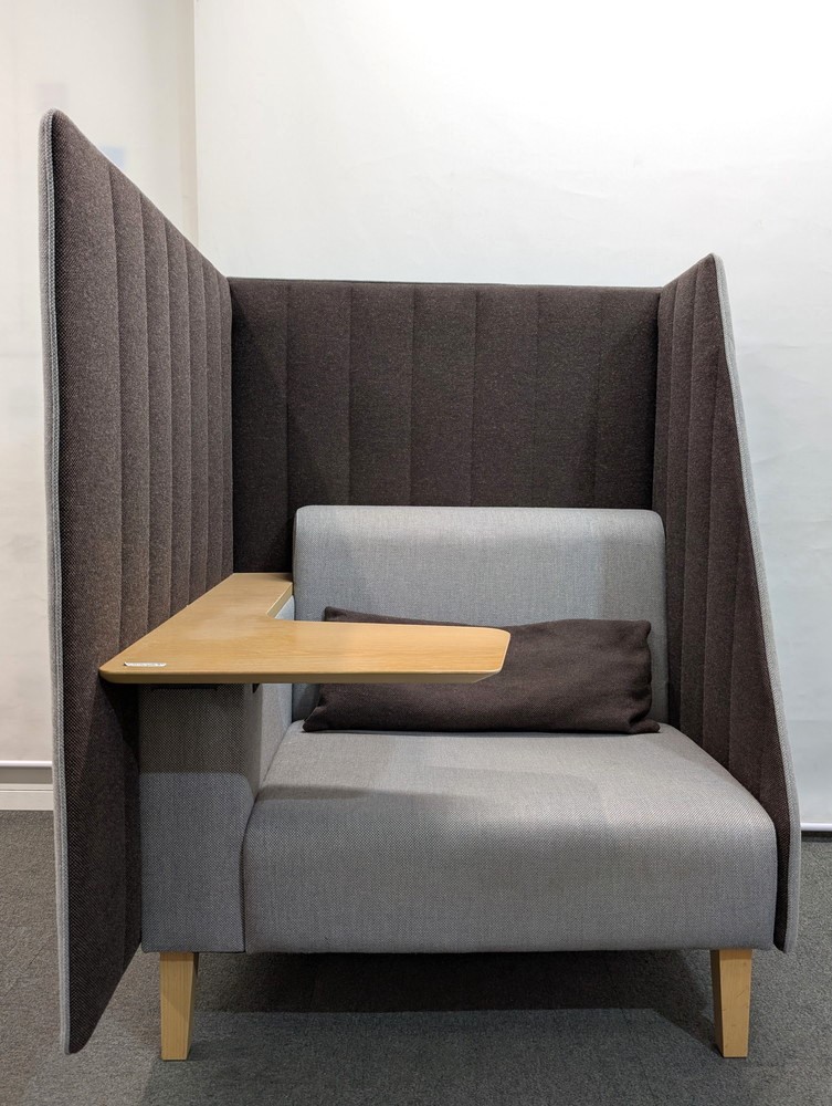 ワークブース 1人用 コクヨ インターバル CN-C201WS1 パネル・テーブル付 ソファ付 パーソナルブース 中古 - 画像 (6)