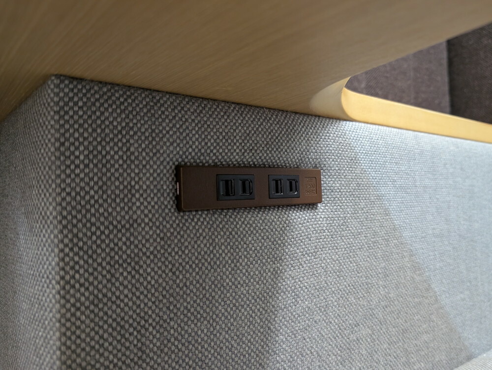 ワークブース 1人用 コクヨ インターバル CN-C201WS1 パネル・テーブル付 ソファ付 パーソナルブース 中古 - 画像 (11)