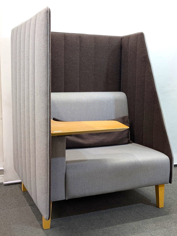 ワークブース 1人用 コクヨ インターバル CN-C201WS1 パネル・テーブル付 ソファ付 パーソナルブース 中古 - 画像 (2)