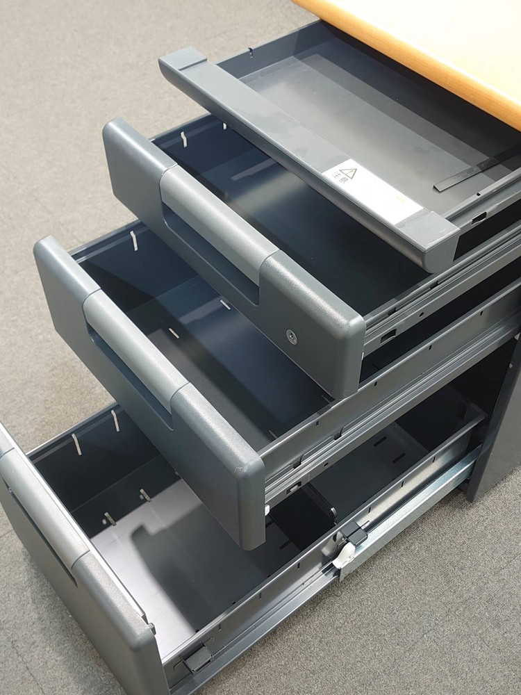 4段 脇机 袖机 ワゴン H700 プラス カギ付き キャスター付き ブラック 黒 サイドワゴン 中古 - 画像 (4)