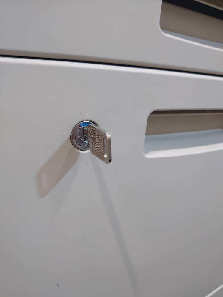 両袖机 コクヨ カギ付き W1400 D700 スチールデスク オフィスデスク グレー SDT-BSN147F1 中古 - 画像 (4)