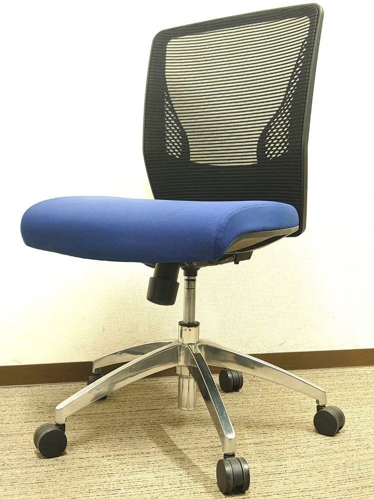 オフィスチェア オカムラ ヴィラージュ メッシュチェア ブラック×ブルー 肘なし 中古
