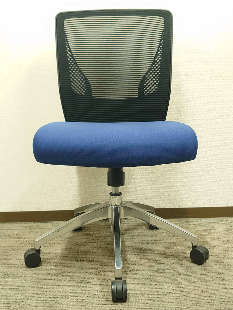 オフィスチェア オカムラ ヴィラージュ メッシュチェア ブラック×ブルー 肘なし 中古 - 画像 (3)
