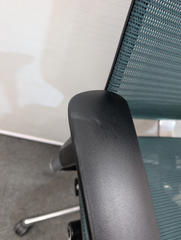 オフィスチェア メッシュチェア 肘付き オカムラ バロン グリーン CP85AR FEH5 中古 - 画像 (15)