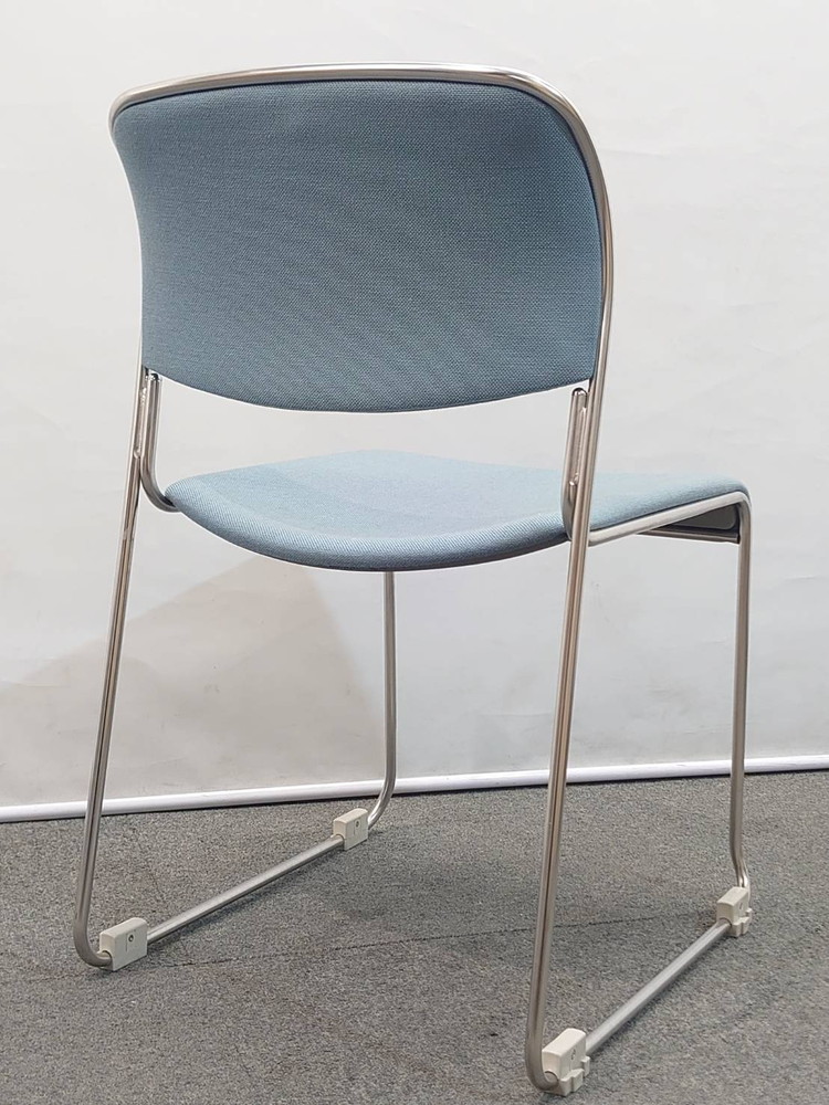 会議チェア 50脚セット オカムラ スタックチェア ループ脚 ミーティングチェア 中古 - 画像 (5)