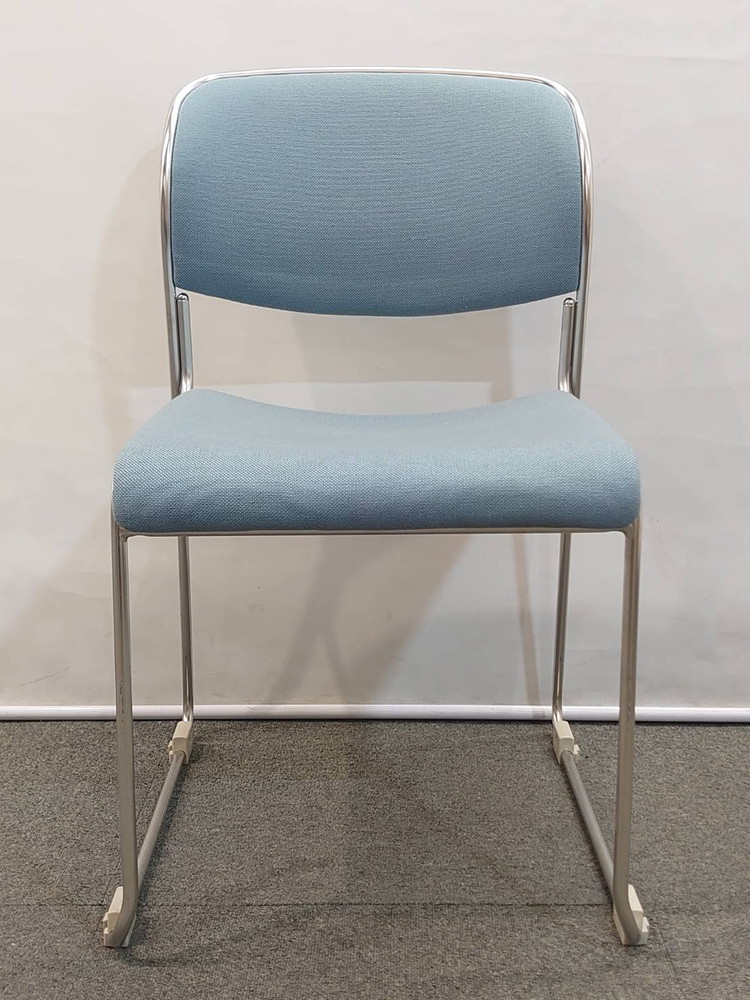 会議チェア 50脚セット オカムラ スタックチェア ループ脚 ミーティングチェア 中古 - 画像 (6)