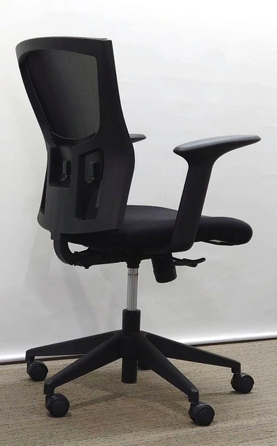 オフィスチェア メッシュ 肘付き イトーキ YL5モデル ブラック 中古 - 画像 (2)